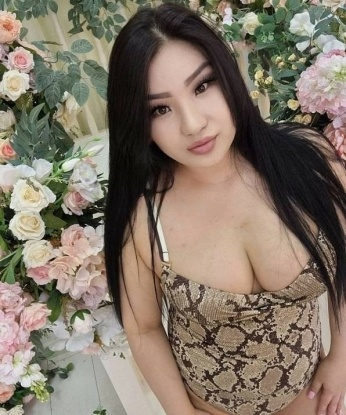 У меня креативный подход к интимным утехам, и я открыта для различных фантазий. Мои услуги включают классический секс, оральный секс, массаж и многое другое. Я могу доставить удовольствие и расслабление не только физическому, но и эмоциональному уровню. Мои фото гарантируют, что ты получишь то, что видишь. Я живу в Москве и готова встретиться с тобой в любое время в уютной и комфортной обстановке. Мое главное желание - удовлетворение твоих сексуальных желаний и фантазий. Позволь мне сделать твои мечты реальностью 🌹💋 Дина